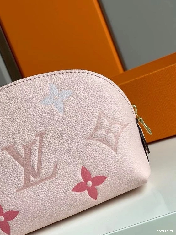 First bag ru VUITTON POUCH COSMETIC LOUIS 0722